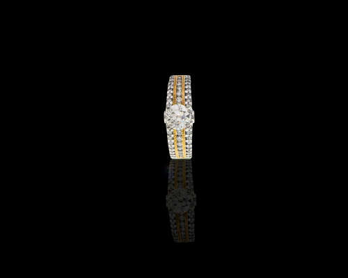 7.8gr, 18kt, White Gold 0.85ct Round Brilliant Diamond J I1 with smalls Ring