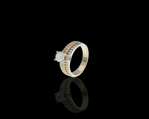 7.8gr, 18kt, White Gold 0.85ct Round Brilliant Diamond J I1 with smalls Ring
