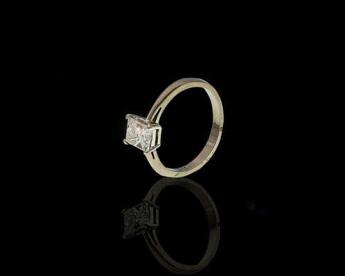 2.2gr 9kt White Gold 0.78ct Rectangular Modified Brilliant D VS1 with GIA certificate