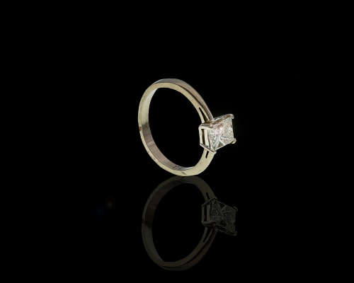 2.2gr 9kt White Gold 0.78ct Rectangular Modified Brilliant D VS1 with GIA certificate