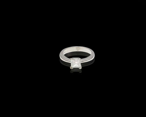 5.8gr platinum 0.90ct Square Modified Brilliant J SI1 with a GIA certificate