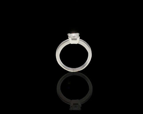 5.8gr platinum 0.90ct Square Modified Brilliant J SI1 with a GIA certificate