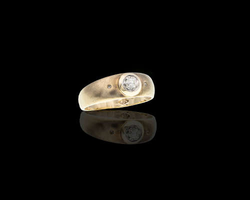 9ct (2.9gr) mat yellow gold Diamond Ring