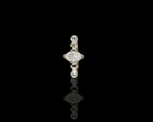 18ct 4.1gr White Gold 0.71ct Marquise Cut I SI2 with 1 x Baguette set on either side with GIA cert