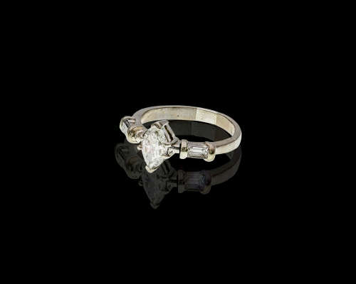 18ct 4.1gr White Gold 0.71ct Marquise Cut I SI2 with 1 x Baguette set on either side with GIA cert