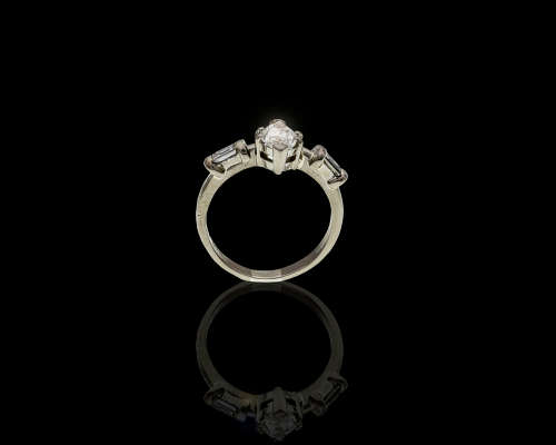 18ct 4.1gr White Gold 0.71ct Marquise Cut I SI2 with 1 x Baguette set on either side with GIA cert