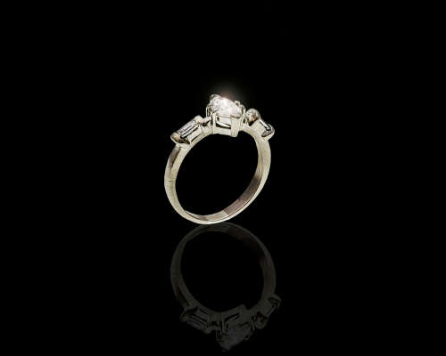 18ct 4.1gr White Gold 0.71ct Marquise Cut I SI2 with 1 x Baguette set on either side with GIA cert