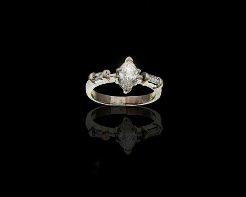 18ct 4.1gr White Gold 0.71ct Marquise Cut I SI2 with 1 x Baguette set on either side with GIA cert