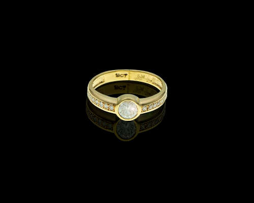 18ct (4.3 grams) Yellow Gold Diamond Engagement Ring