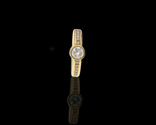 18ct (4.3 grams) Yellow Gold Diamond Engagement Ring