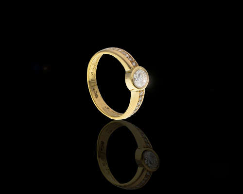 18ct (4.3 grams) Yellow Gold Diamond Engagement Ring