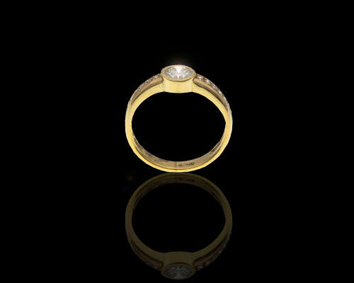 18ct (4.3 grams) Yellow Gold Diamond Engagement Ring