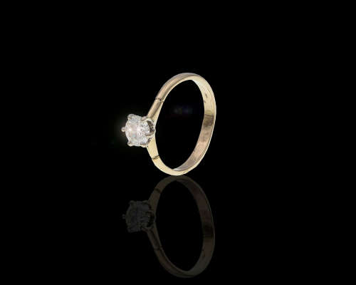 14ct (2.4 grams) Gold and Diamond solitaire ring