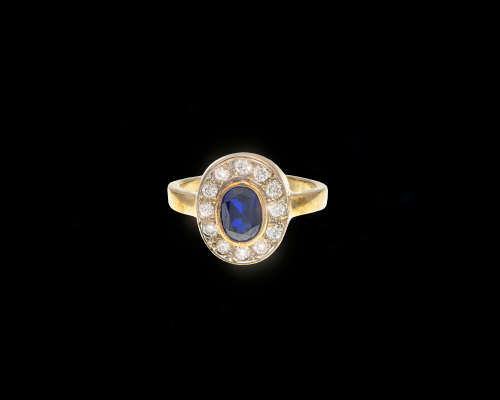 9ct (3.9 grams) Yellow gold Oval sapphire and diamond dress ring