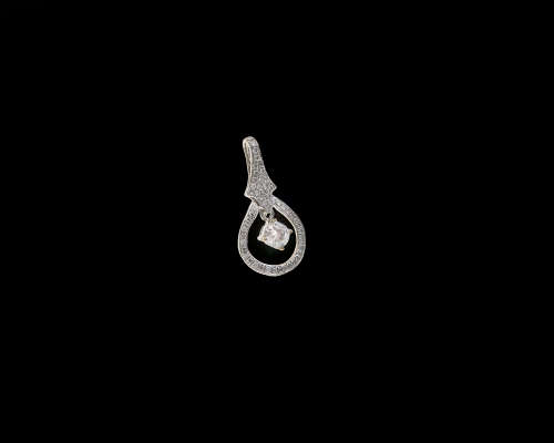 1.2gr, 18ct White Gold, 0.23ct Round Brilliant diamond with small diamonds Pendant