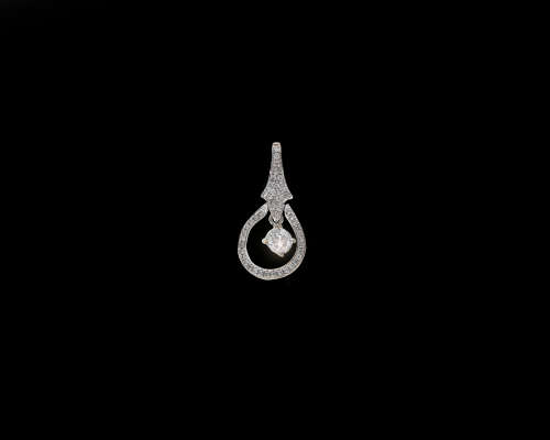 1.2gr, 18ct White Gold, 0.23ct Round Brilliant diamond with small diamonds Pendant