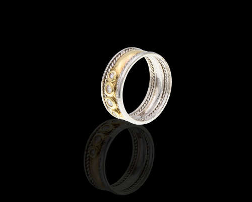 9ct (4.7grams) white/yellow gold 4 x Diamond Ring c/w 2 x bands on either side