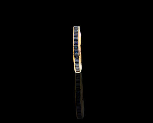 3.5gr 9ct, Yellow Gold half eternity with sapphires