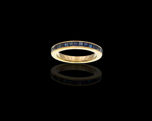 3.5gr 9ct, Yellow Gold half eternity with sapphires