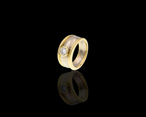 18ct (9.2 Grams) Yellow and White Gold Diamond Ring