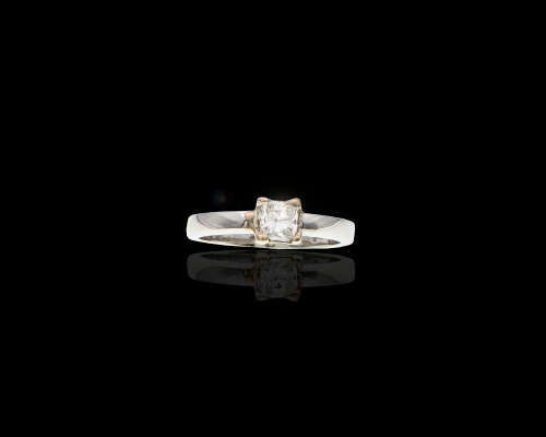 Plat (5.2grams) 0.46ct cushion cut Diamond J VVS2 Ring