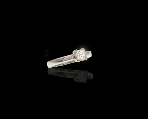 Plat (5.2grams) 0.46ct cushion cut Diamond J VVS2 Ring