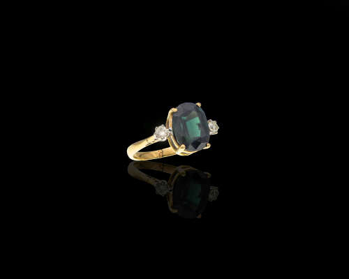 18ct (4.3 gram) Yellow Gold Onyx Ring with two diamonds