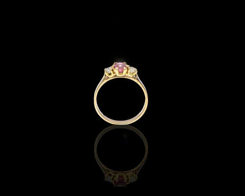 2.2gr 9ct Yellow Gold 1 x Oval Ruby with 1 x 0.04ct Round Brilliant Diamond on either side