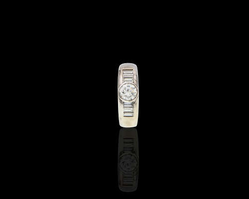 18ct (8.1grams) White Gold Round 0.60ct Brilliant Diamond L VVS2 c/w Baguettes - GIA certificate