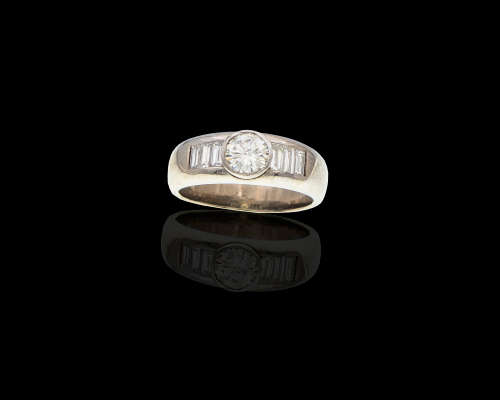 18ct (8.1grams) White Gold Round 0.60ct Brilliant Diamond L VVS2 c/w Baguettes - GIA certificate