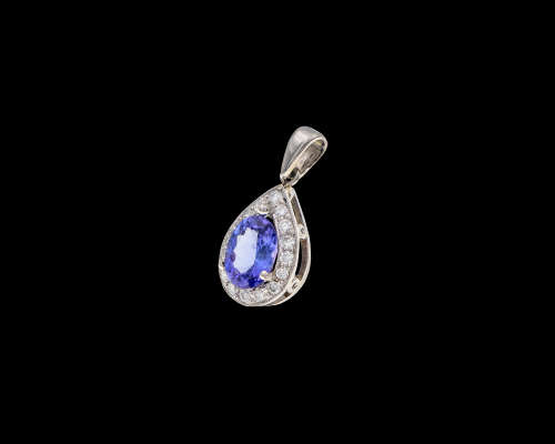 2.3 grams Platinum,1.17ct Tanzanite with small diamonds Pendant