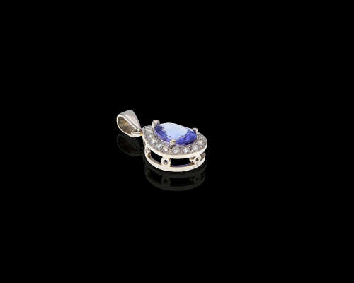 2.3 grams Platinum,1.17ct Tanzanite with small diamonds Pendant