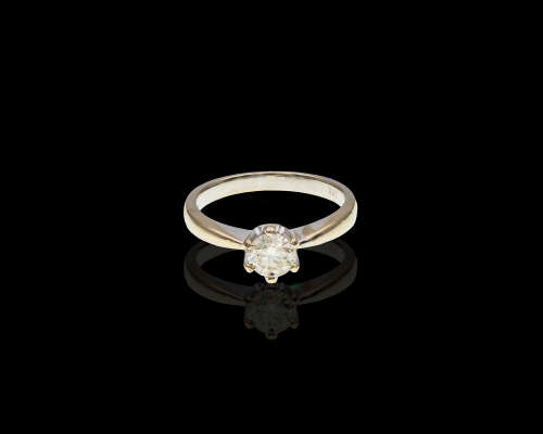 18ct 3.9gr White Gold 0.60ct Round Brilliant Diamond Light Yellow VS Ring