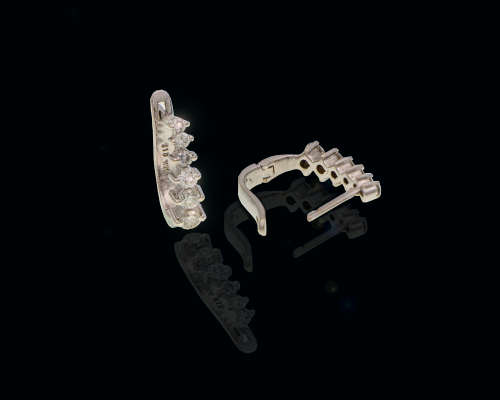6.7gr 18ct White Gold with Round Brilliant Diamond graduating in size Earrings