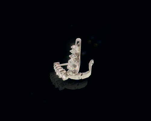 6.7gr 18ct White Gold with Round Brilliant Diamond graduating in size Earrings