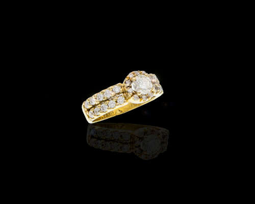 18ct (5.6grams) Yellow Gold 0.54ct Round Brilliant Diamond L SI1 Ring with smalls c/w GIA cert