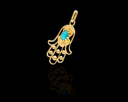 18ct ( 1.5gr)  Yellow gold Chamsa Pendent with an opal stone