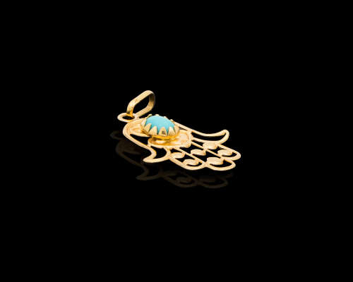 18ct ( 1.5gr)  Yellow gold Chamsa Pendent with an opal stone