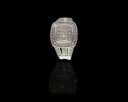 9ct (5.1grams) White Gold 0.001ct round brilliant diamonds with a pave setting ring