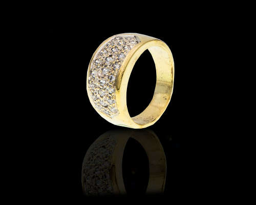 6.2gr 9kt Yellow Gold with a cluster of  0.01ct Round Brilliant Diamonds
