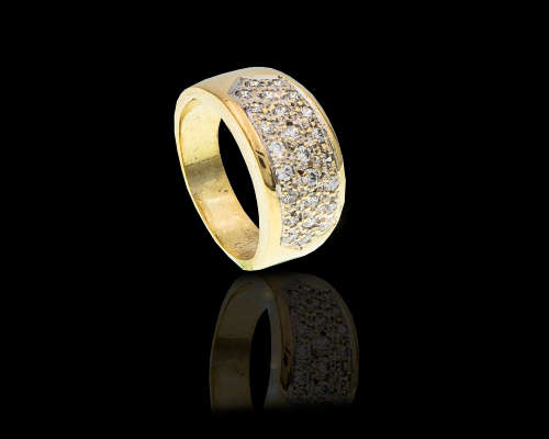 6.2gr 9kt Yellow Gold with a cluster of  0.01ct Round Brilliant Diamonds