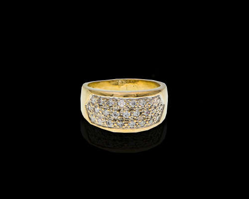 6.2gr 9kt Yellow Gold with a cluster of  0.01ct Round Brilliant Diamonds