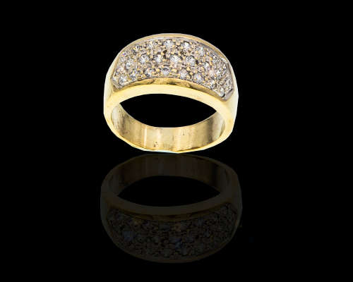 6.2gr 9kt Yellow Gold with a cluster of  0.01ct Round Brilliant Diamonds