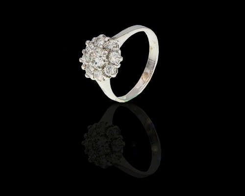 3.7gr 18ct White Gold 0.45ct Round Brilliant Diamond H SI with smalls surrounding the center stone
