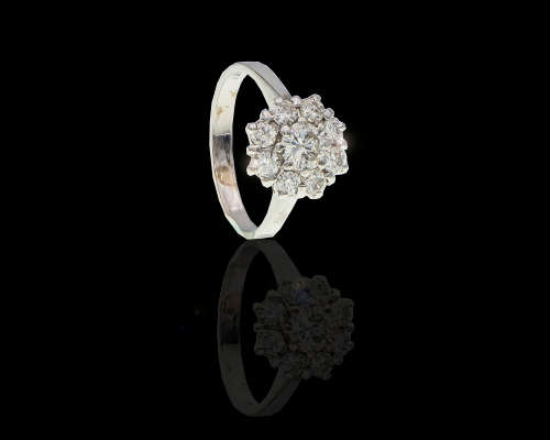 3.7gr 18ct White Gold 0.45ct Round Brilliant Diamond H SI with smalls surrounding the center stone