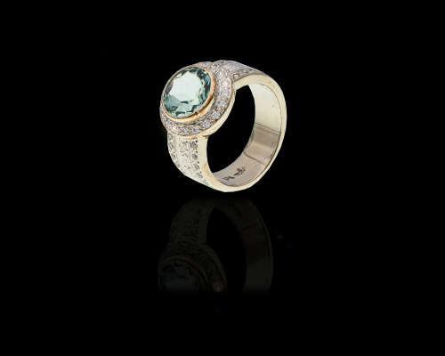 9ct (7,2 gram) White Gold Topaz Dress Ring