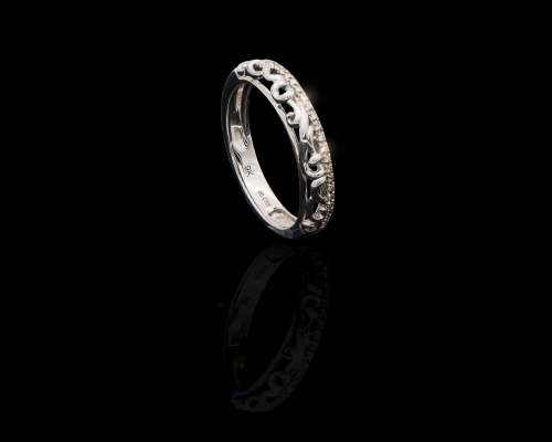 2.4gr 9ct White gold Half Eternity 24 x Diamonds