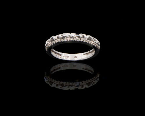 2.4gr 9ct White gold Half Eternity 24 x Diamonds