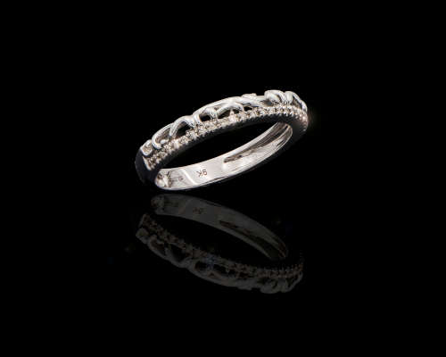 2.4gr 9ct White gold Half Eternity 24 x Diamonds
