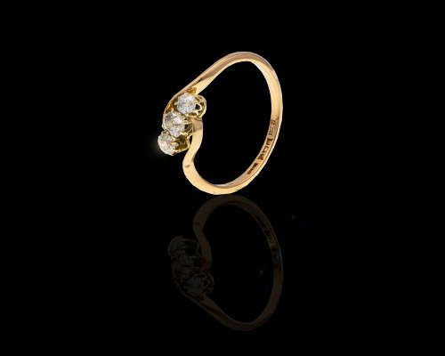 18ct ( 3grams) Rose Gold Trilogy diamond Ring